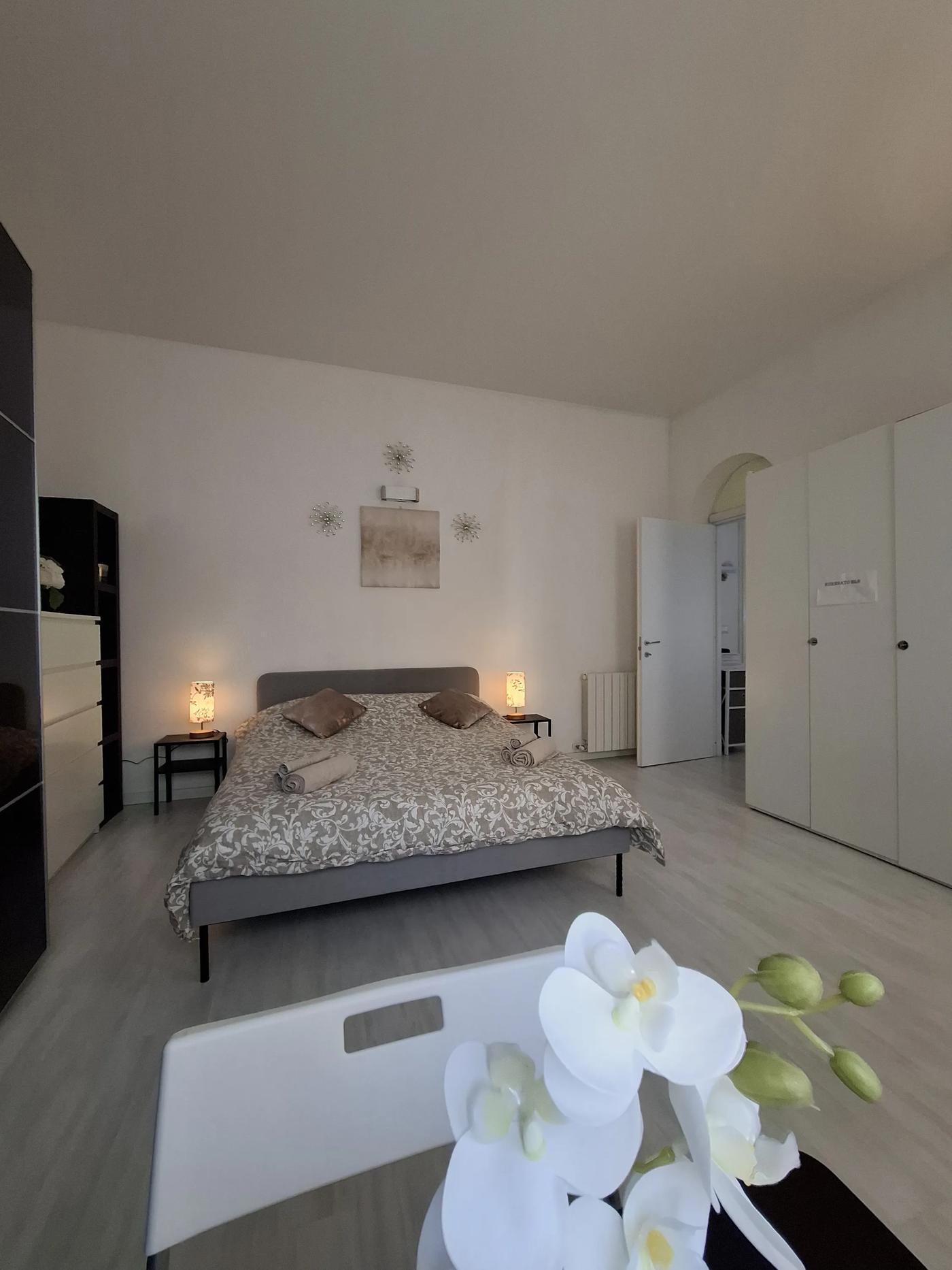 Black and White Room letto